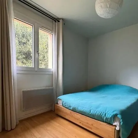 Central Location, 3 Bedroom In Apartment *